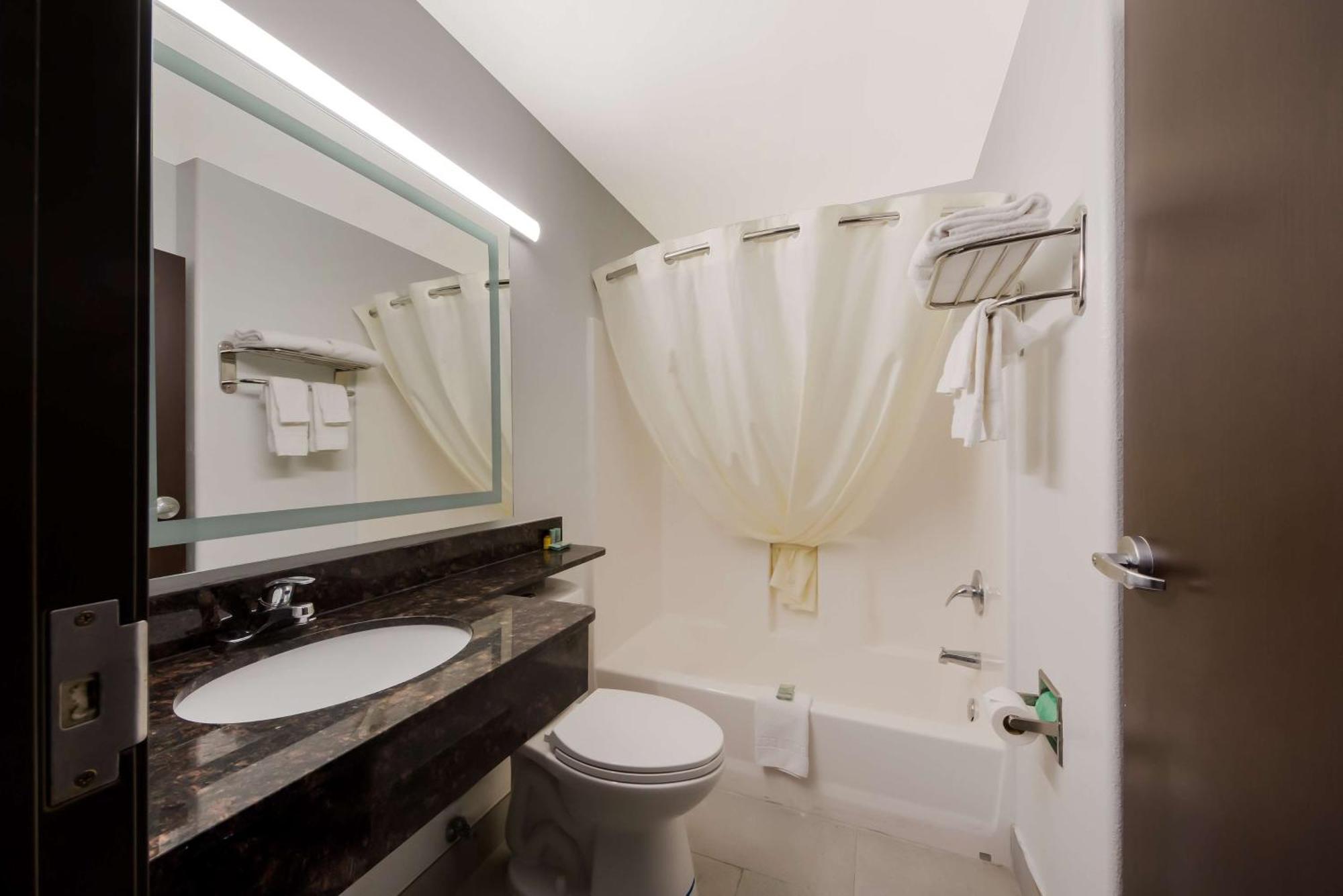Best Western Seaworld Сан Антонио Екстериор снимка